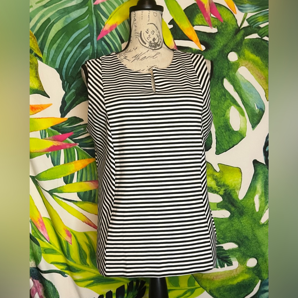 Talbots Lp Black White Split Neck Sleeveless Preppy City Office Summer Work Top